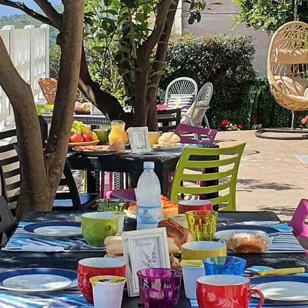 Alojamento de Acomodação e Pequeno-almoço Le Ginestre 3*